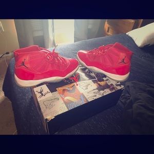 Jordan’s 11 reds size10